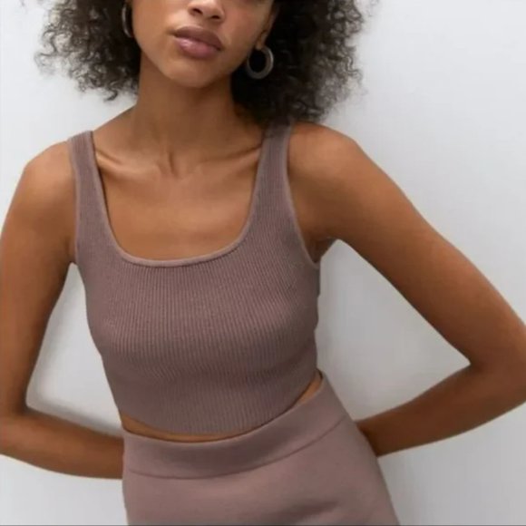 Aritzia Babaton Sculpt Knit Tank - Picture 1 of 4